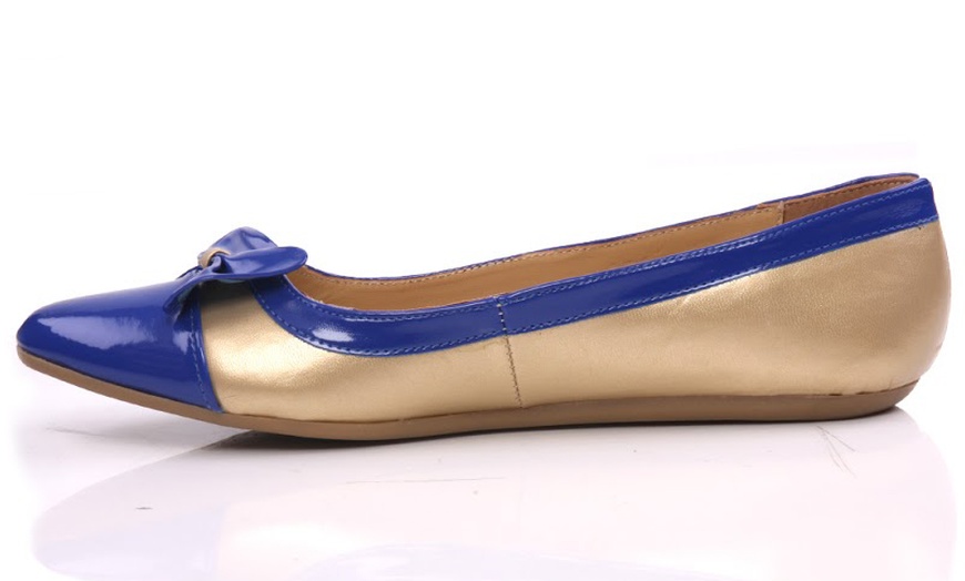 Image 13: Ladies' Flat Pumps 