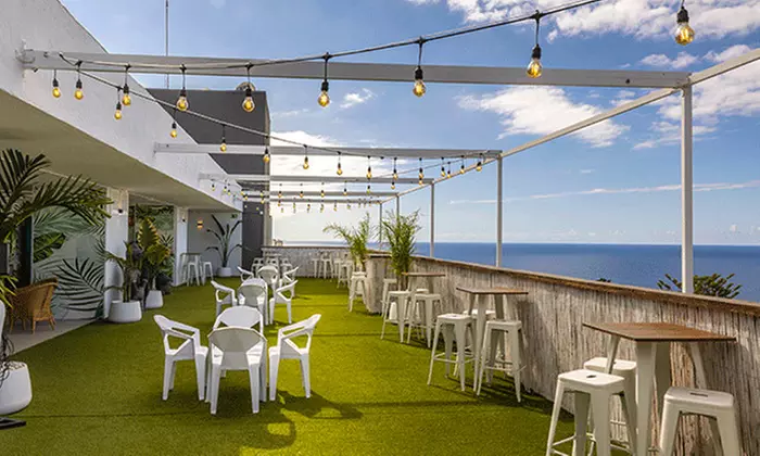 Acceso con comida y bebida a rooftop con opción a mojito para 2