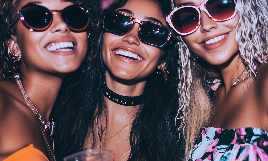 Image 5: 3-Hour Miami Hip-Hop Yacht Party with Live DJs & Free Drinks