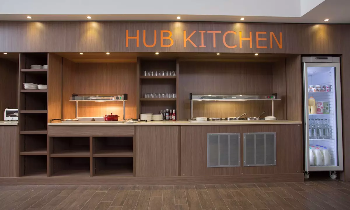 Birmingham: 4* Studio Suite Room with Breakfast and a Bottle of Wine