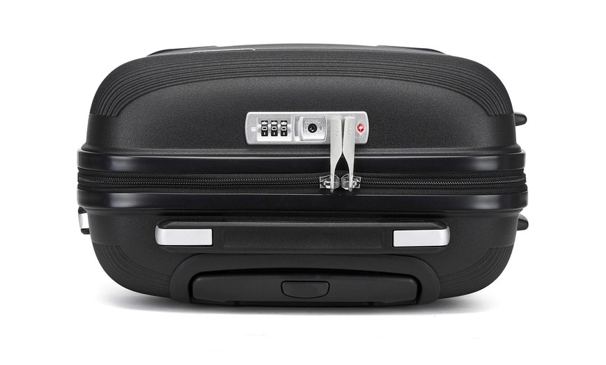 Image 7: Maleta o juego de maletas de ruedas ligeras con diseño estriado