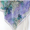 Image 21: Foulard en soie avec motif 