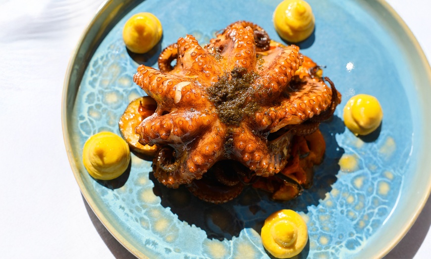 Image 2: Déjeuner ou dîner bistronomique en bord de mer au Voile Rouge