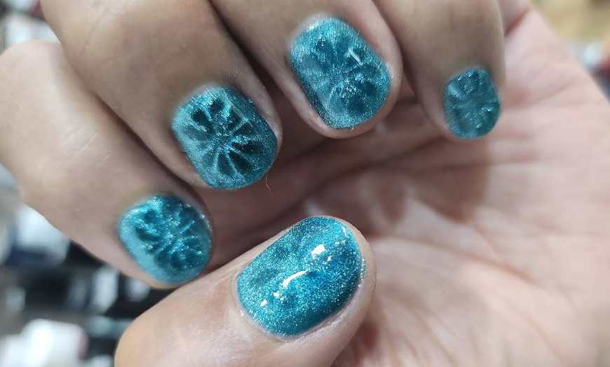 Image 4: Manicura y/o pedicura semipermanente junto a la Puerta del Sol