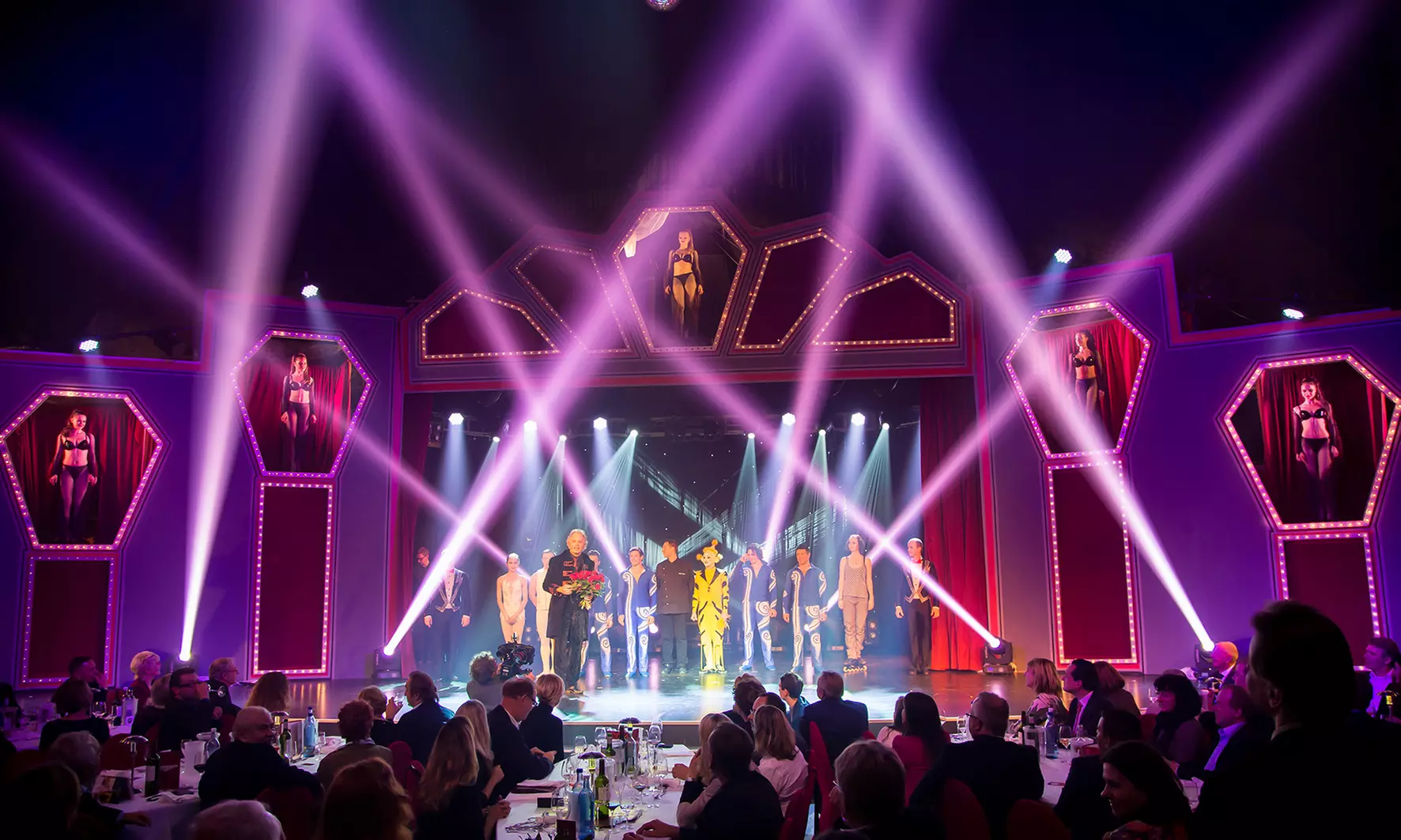 Ticket für Sarrasani Trocadero - „Mystique“ von Novemver bis Januar