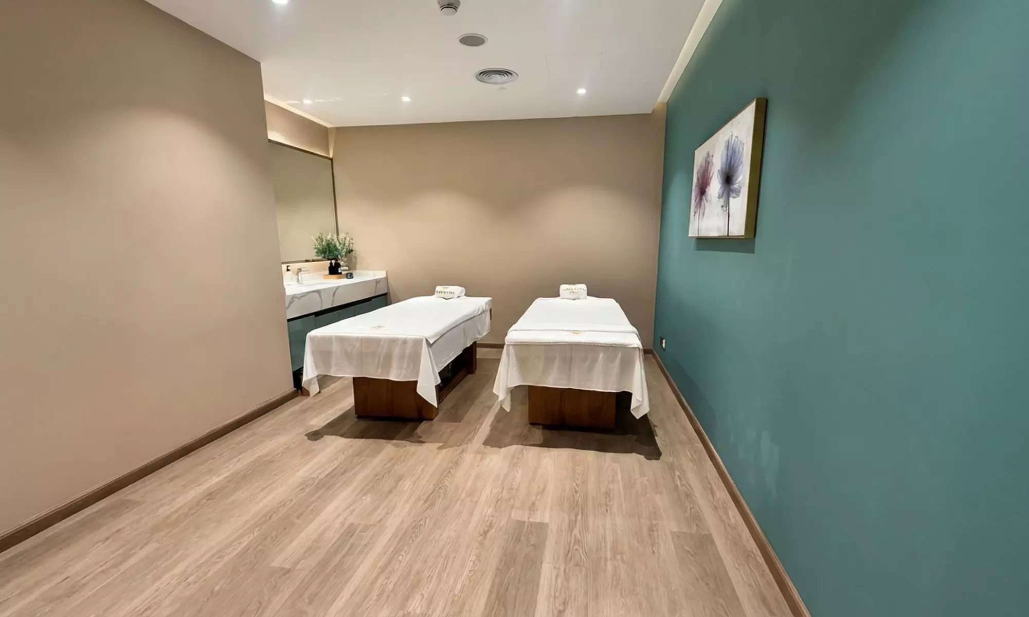 Luxury Spa & Jacuzzi Hot Tub Experiences