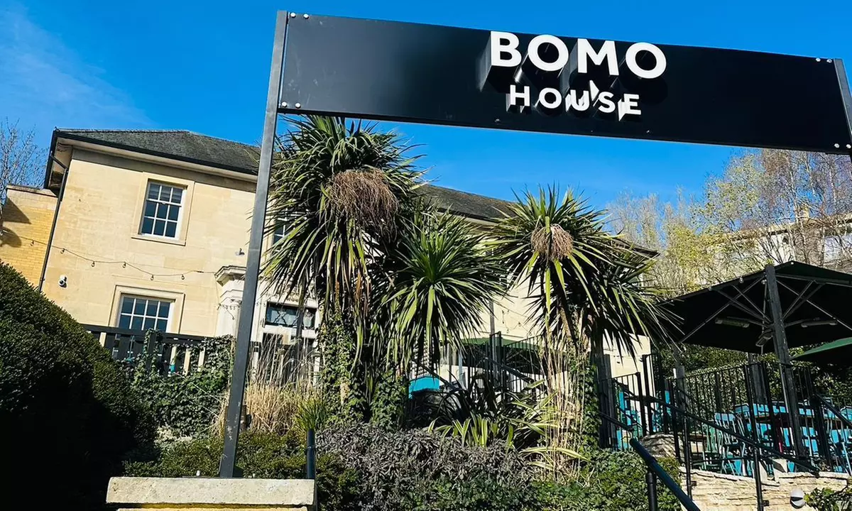 Burger, Fries & Cocktail Experience in Bournemouth