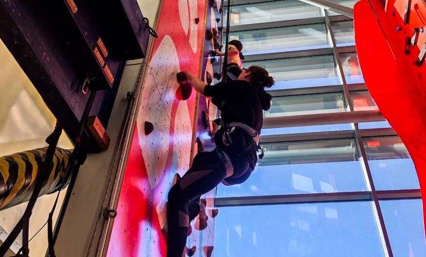 Image 5: Top Rock Indoor Climbing Session at K2 Crawley 