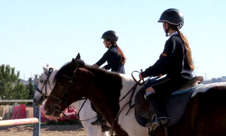 Image 11: Paseo a caballo con todo el material incluido para 1 o 2 personas