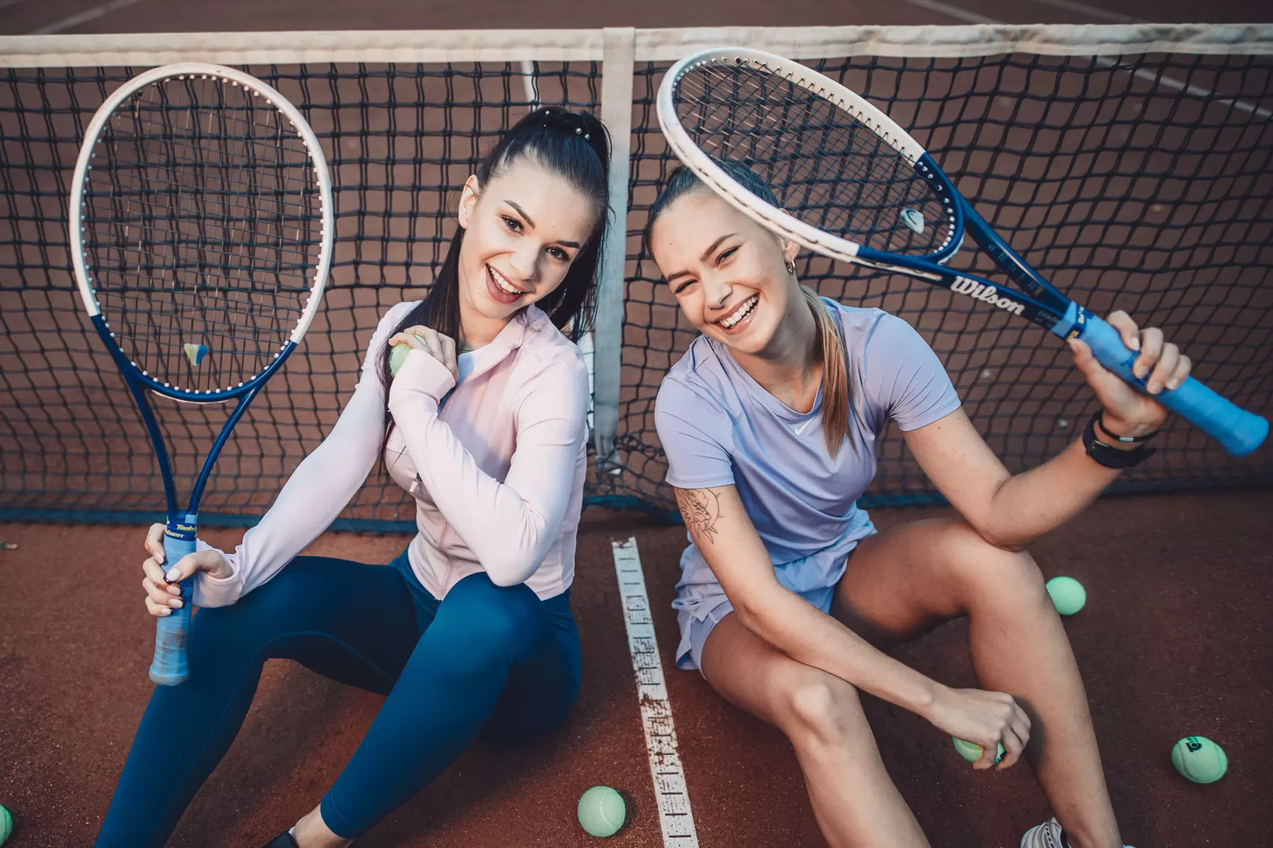 Rakieta w dłoń! Godzina gry w tenisa, padla, badmintona lub pickleball