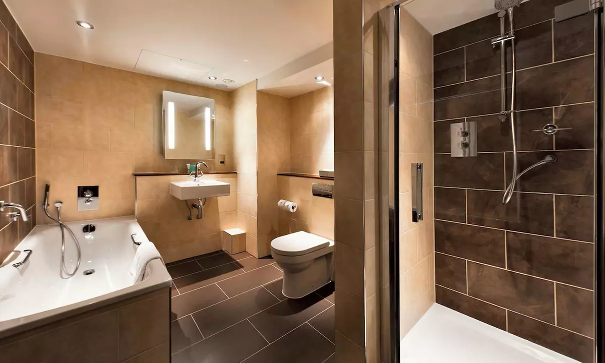 Surrey: Classic Double Room/Double River View Room for Two