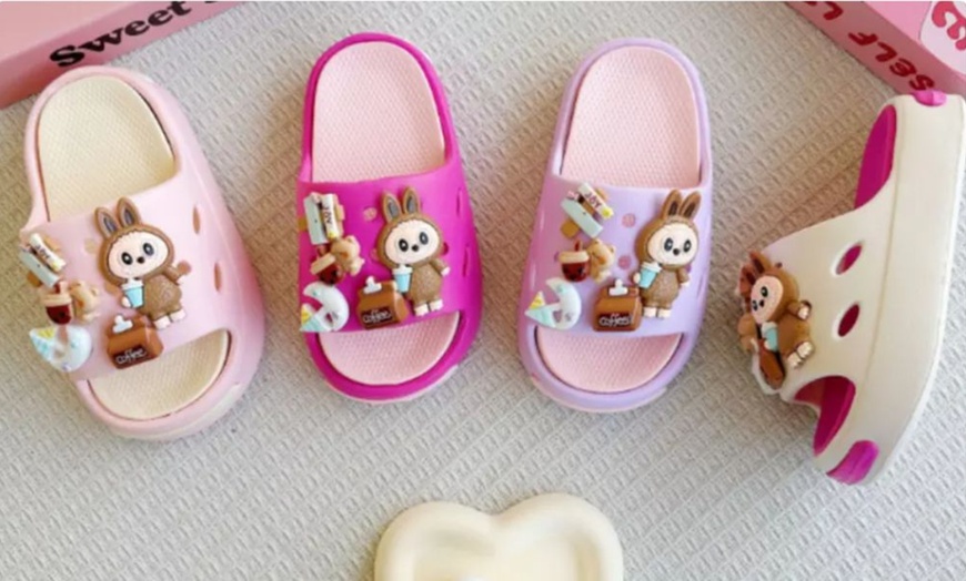 Image 2: Chanclas Labubu 