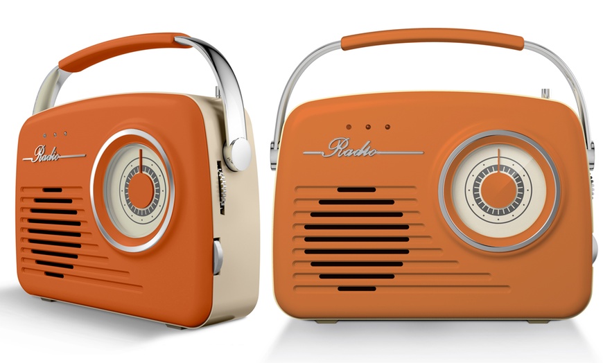 Image 8: Akai Vintage-Style Radio