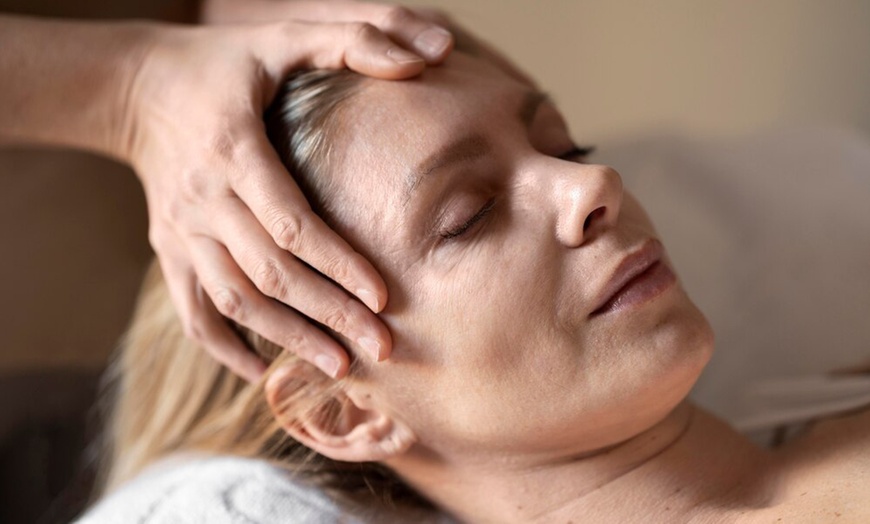 Image 4: 1 o 2 masajes a elegir de 45 o 60 minutos para 1 persona