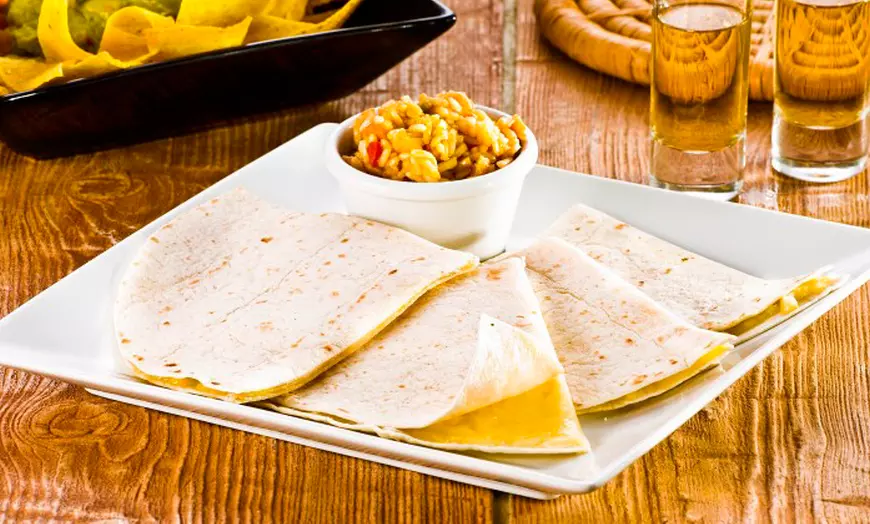 Image 5: Menú mexicano con margarita