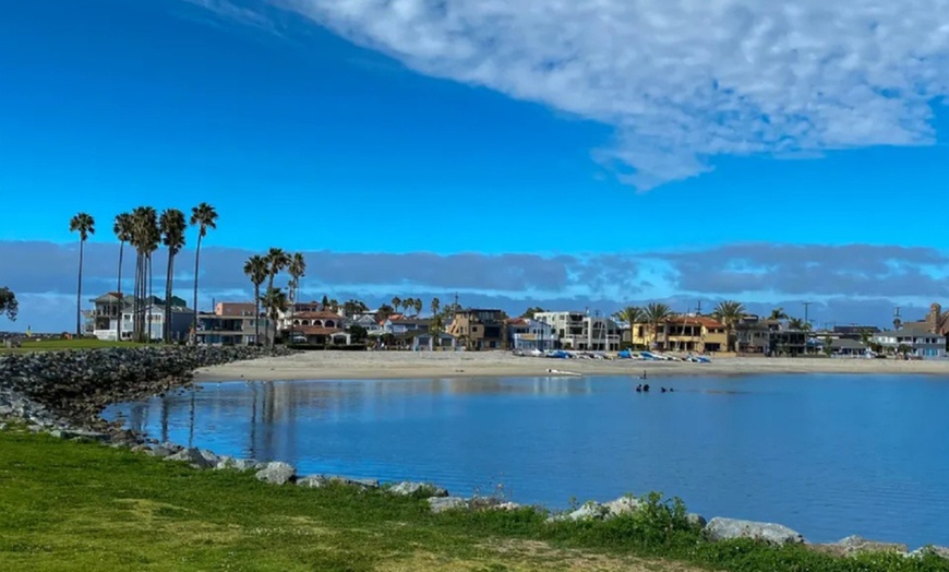 Image 1: 3-Hr Guided Tour w/ Reservations @ Bay Consumption Lounge for 2 or 3 