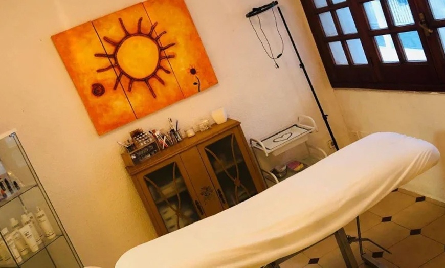 Image 4: Sesión de microneedling de labios o facial con activos hidratantes 