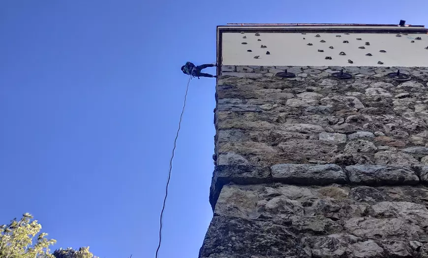 Image 5: Escalada, rappel, tirolina o tiro con arco para hasta 8 personas 