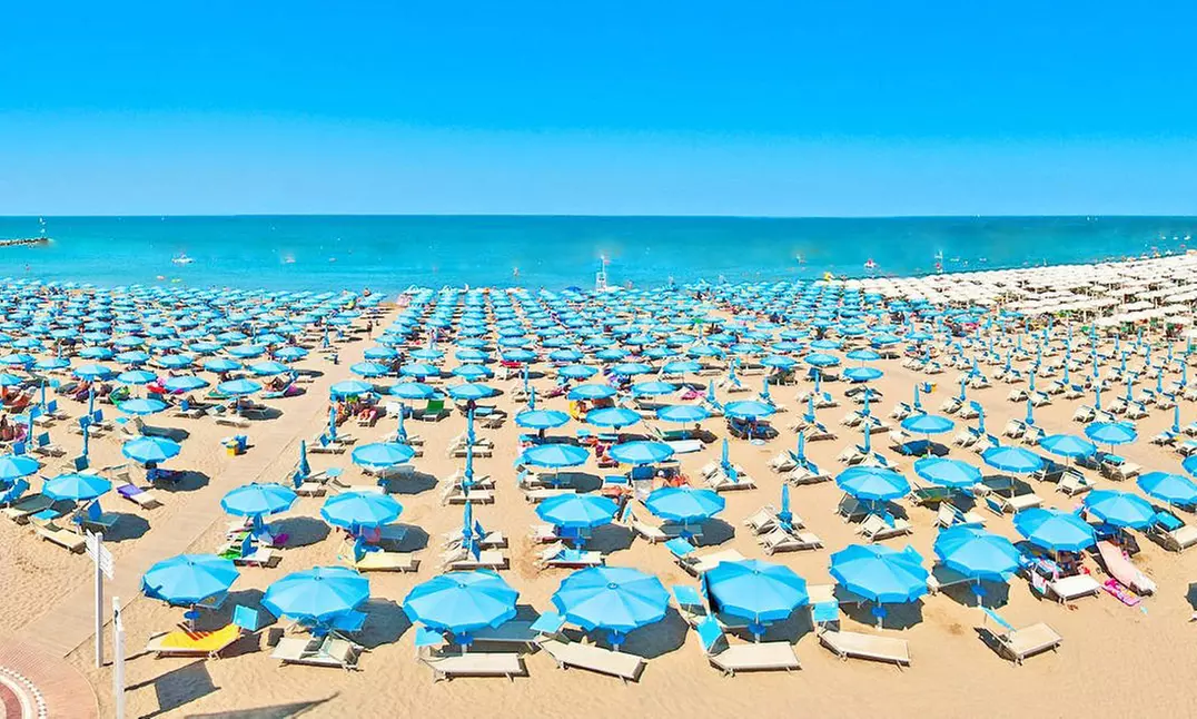 Cesenatico: Standard-Doppelzimmer für Zwei mit All Inclusive, Strandservice und Open Bar im Hotel Cosmopol Cesenatico - Primary Image