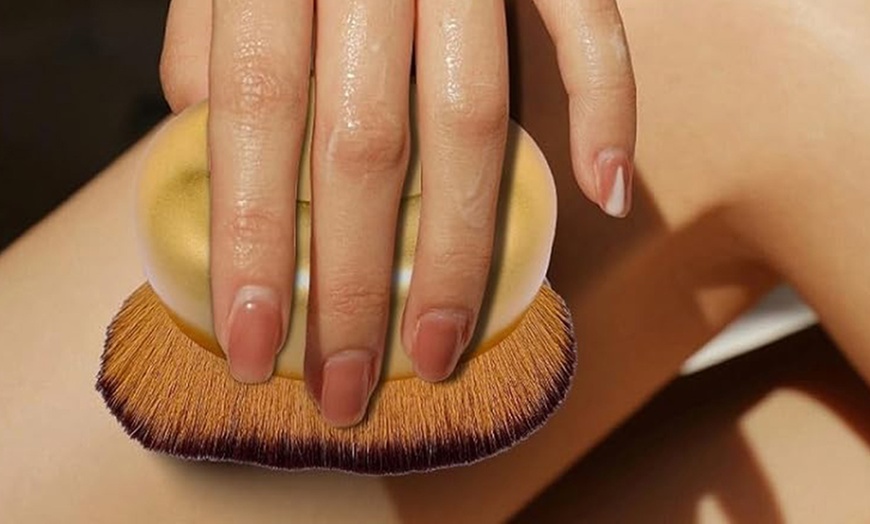 Image 19: Body Makeup Brush
