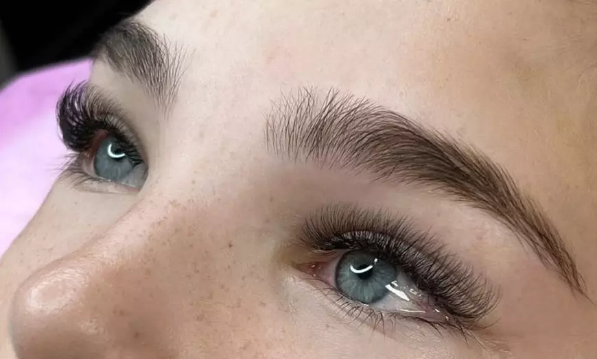 Image 3: Up to 40% Off on Eyelash Extensions at Evie colour