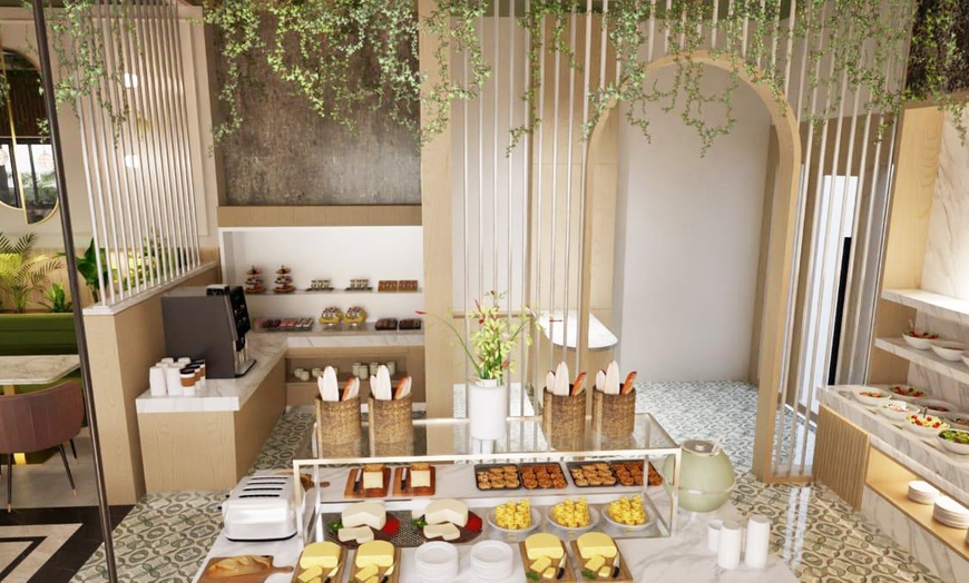 Image 4: Get a Sunday Brunch w/ Soft Beverages & Pool Access for 1, 2, or 4