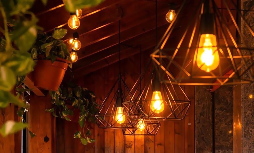 Image 7: Menú con gran variedad de platos y copa de vino para 2 o 4 personas