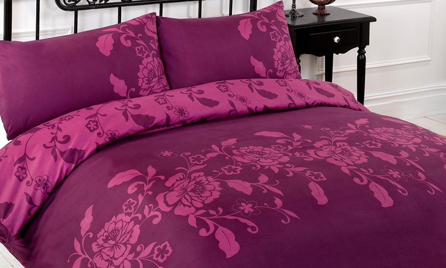 Image 10: Clearance Duvet Sets