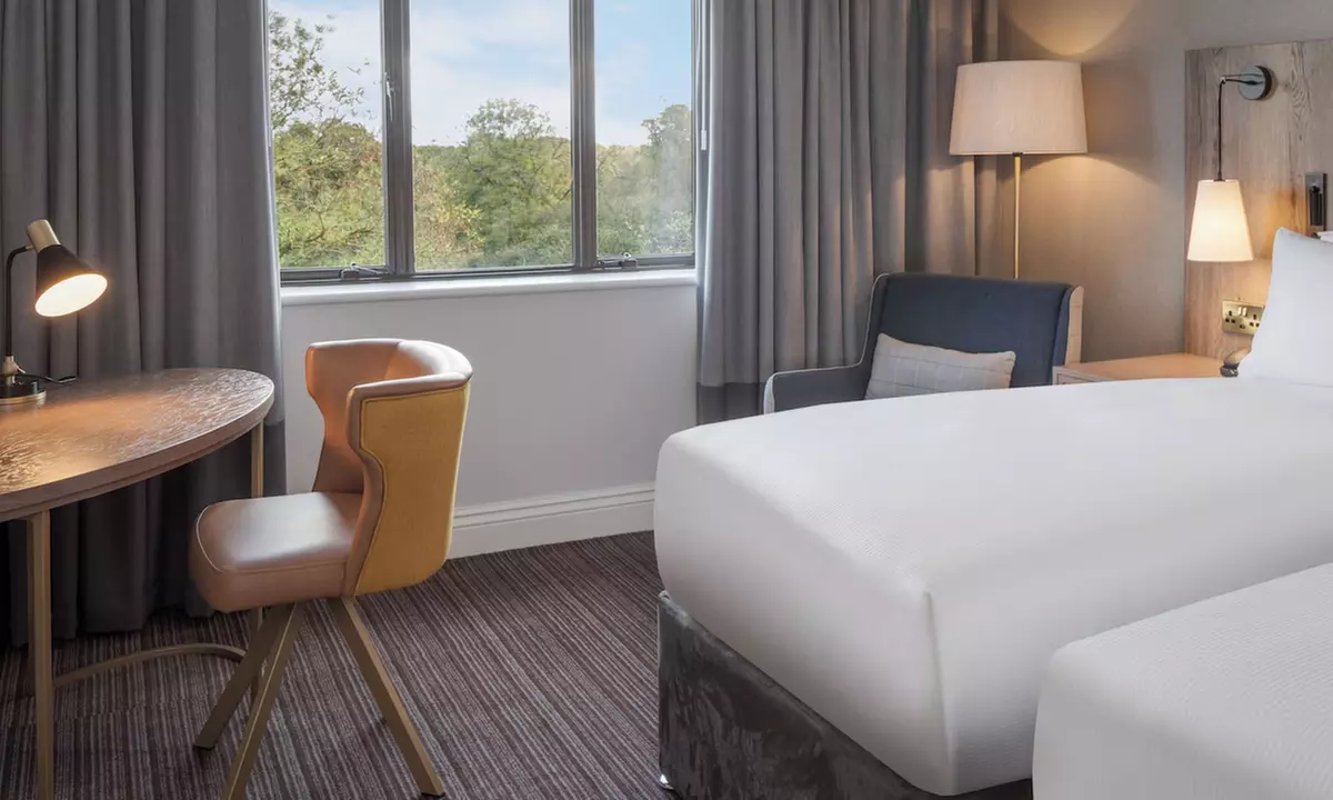 Oxfordshire: Spa Stay with Breakfast, Dining Credit and Late Check out