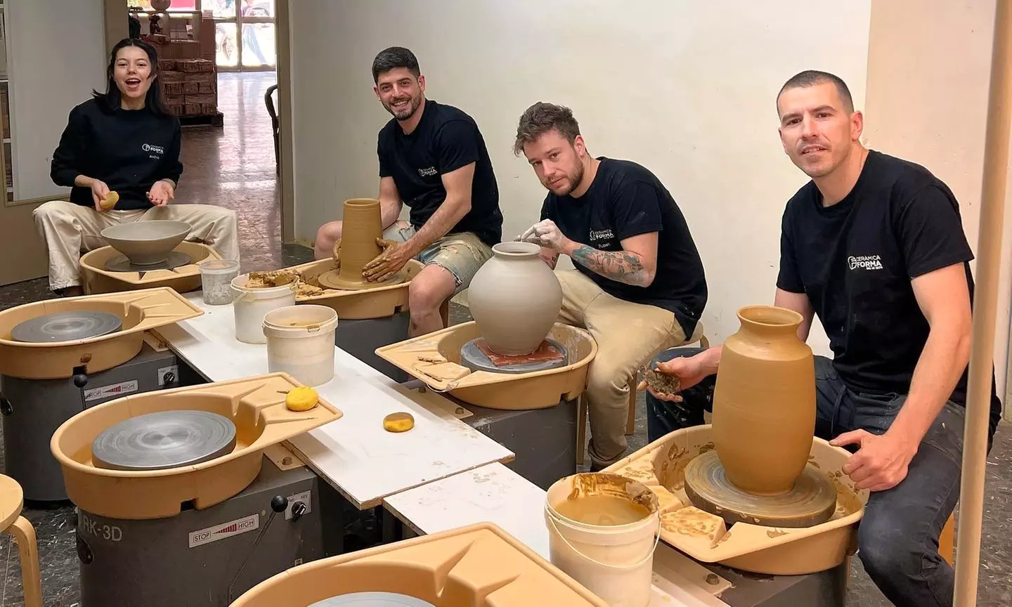 Taller de cerámica iniciación para 1, 2 o 3 personas, 90 minutos