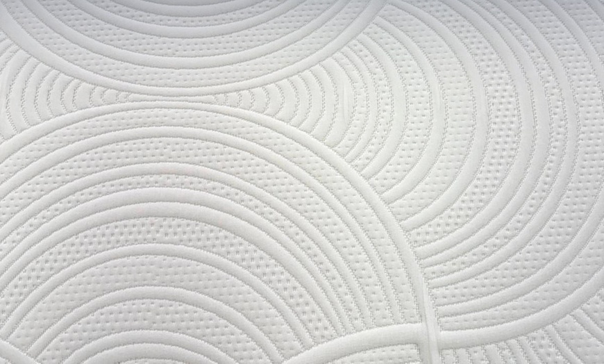 Image 8: Matelas à mémoire de forme "Breeze" et ressorts ensachés 30 cm 