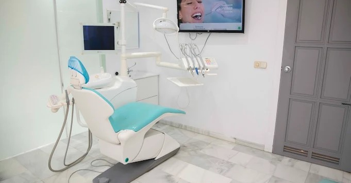 Servicio de cuidado dental con diagnóstico, limpieza y blanqueamiento en Córdoba