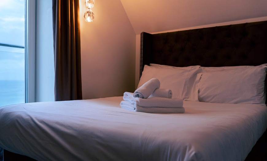 Image 11: Cornwall: Elegant 4* Stay with Breakfast 