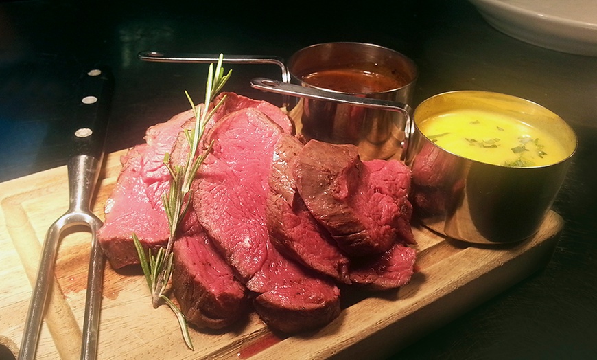 Image 2: Chateaubriand and Wine For Two