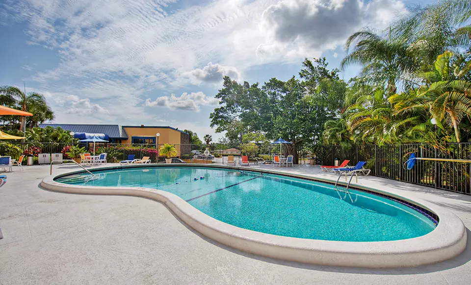 Stay at Inn at Boynton Beach in Greater Palm Beach, FL. Dates Available into November. - Primary Image