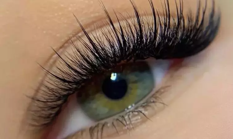 Wimpernverlängerung 1:1-Technik oder Volumentechnik für 1 Person