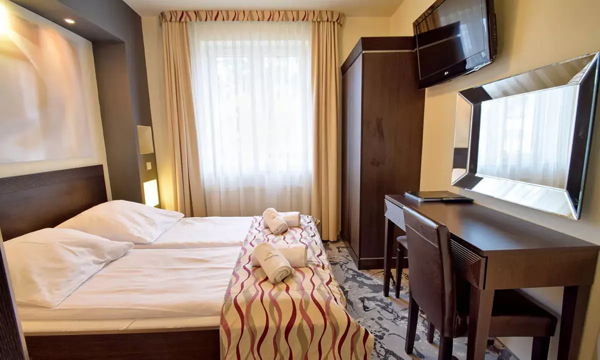 Wybrzeże: pokój dla 2 osób ze śniadaniami lub wyżywieniem HB i sauną