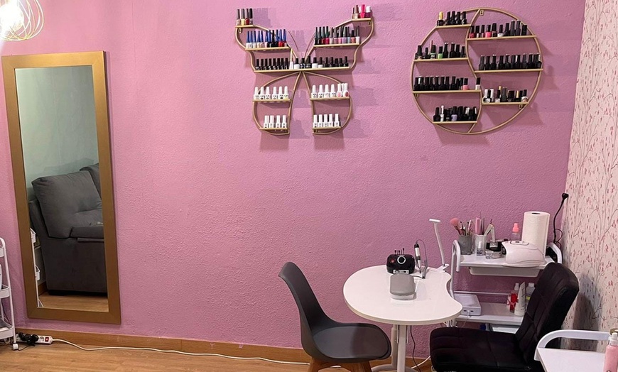 Image 5: 1 o 2 sesiones de manicura, pedicura o ambas  para 1 persona