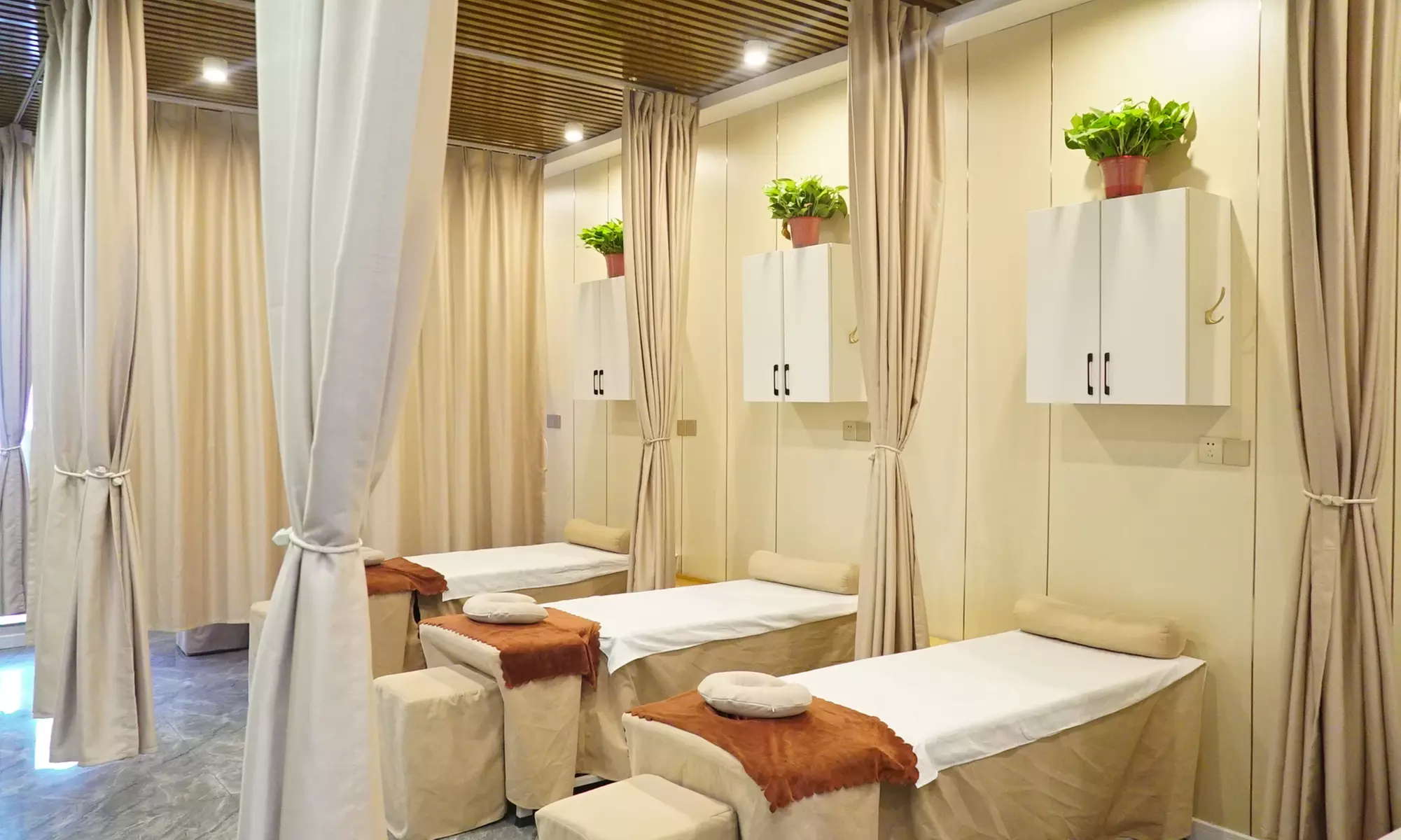 Massage Bliss: Solo & Couples Sessions for a Deep Relaxation! 