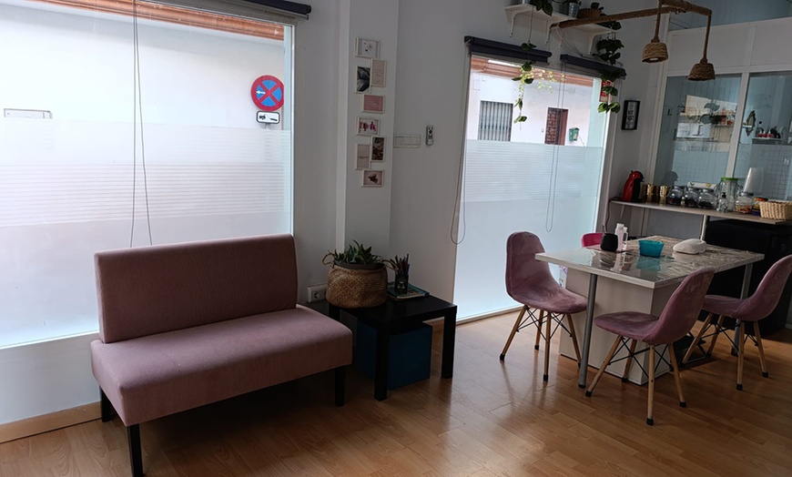 Image 4: Manicura, pedicura o manipedicura en dos sesiones con esmaltado
