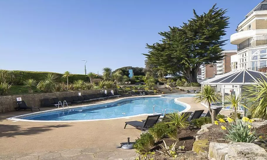 Bournemouth: Standard Double Room with Breakfast