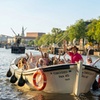 Image 1: Dobber lekker door Amsterdam op een sloep, incl. drankjes en snacks