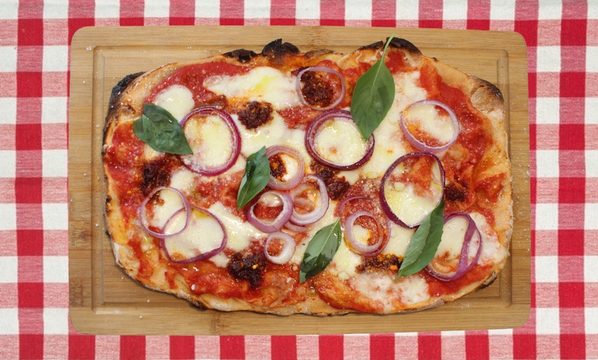 Image 2: Italienischer Genussmoment: Pinsa im Herzen von Friedrichshain