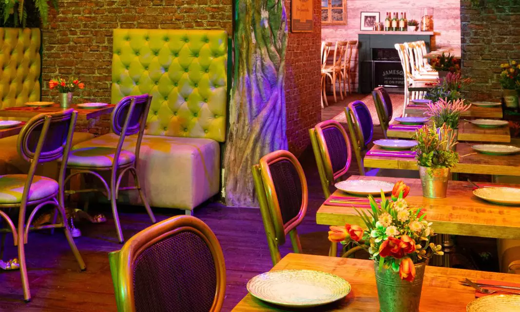 Menú mediterráneo para 2 con 6 platos a elegir en el corazón de Gràcia