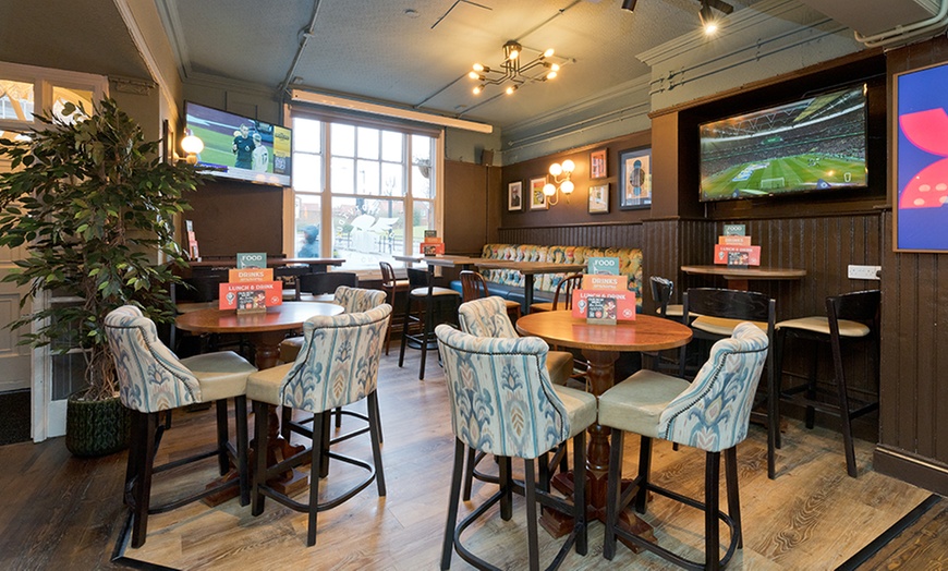 Image 2: Burgers, Pizzas, Wings, Mains and Sharers at Social Pub & Kitchen