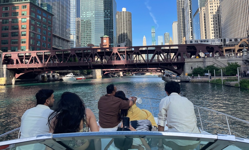 Image 5: Private Yacht Cruise: Chicago River or Lake Michigan for 7 Guests