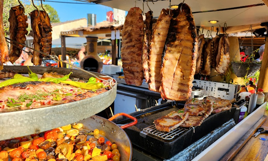 Image 2: Grand buffet à volonté pour 2 ou 4 personnes