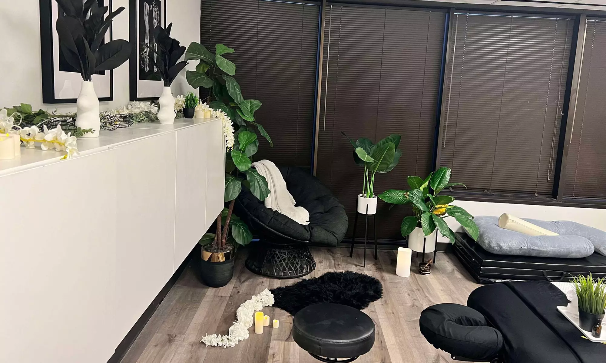 60/90/120-Min Therapeutic Massages Packages with Aromatherapy and More