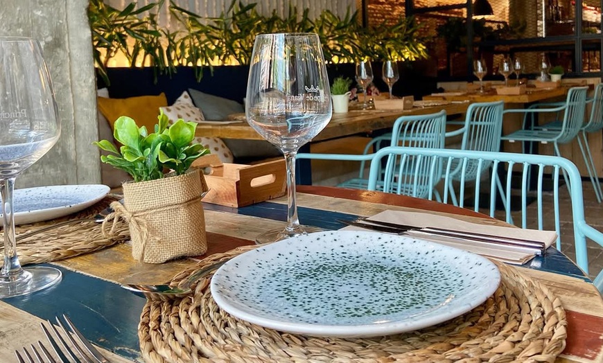 Image 4: Menú internacional para 2 personas con entrante, postre y bebida