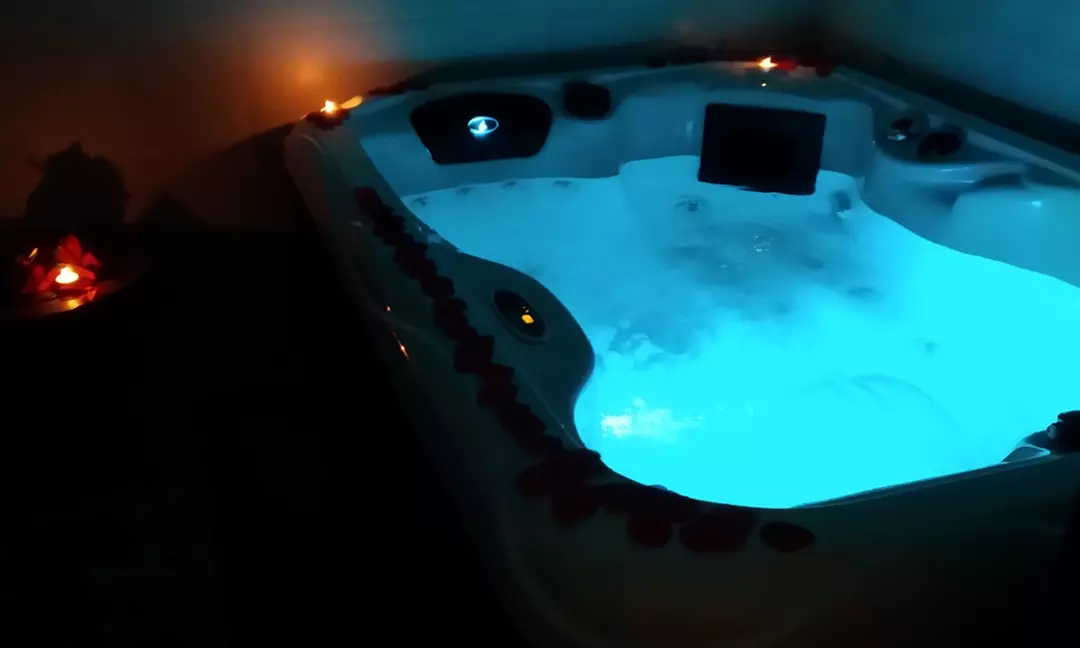 Ritual Sultana con masaje esencial y jacuzzi individual o en pareja